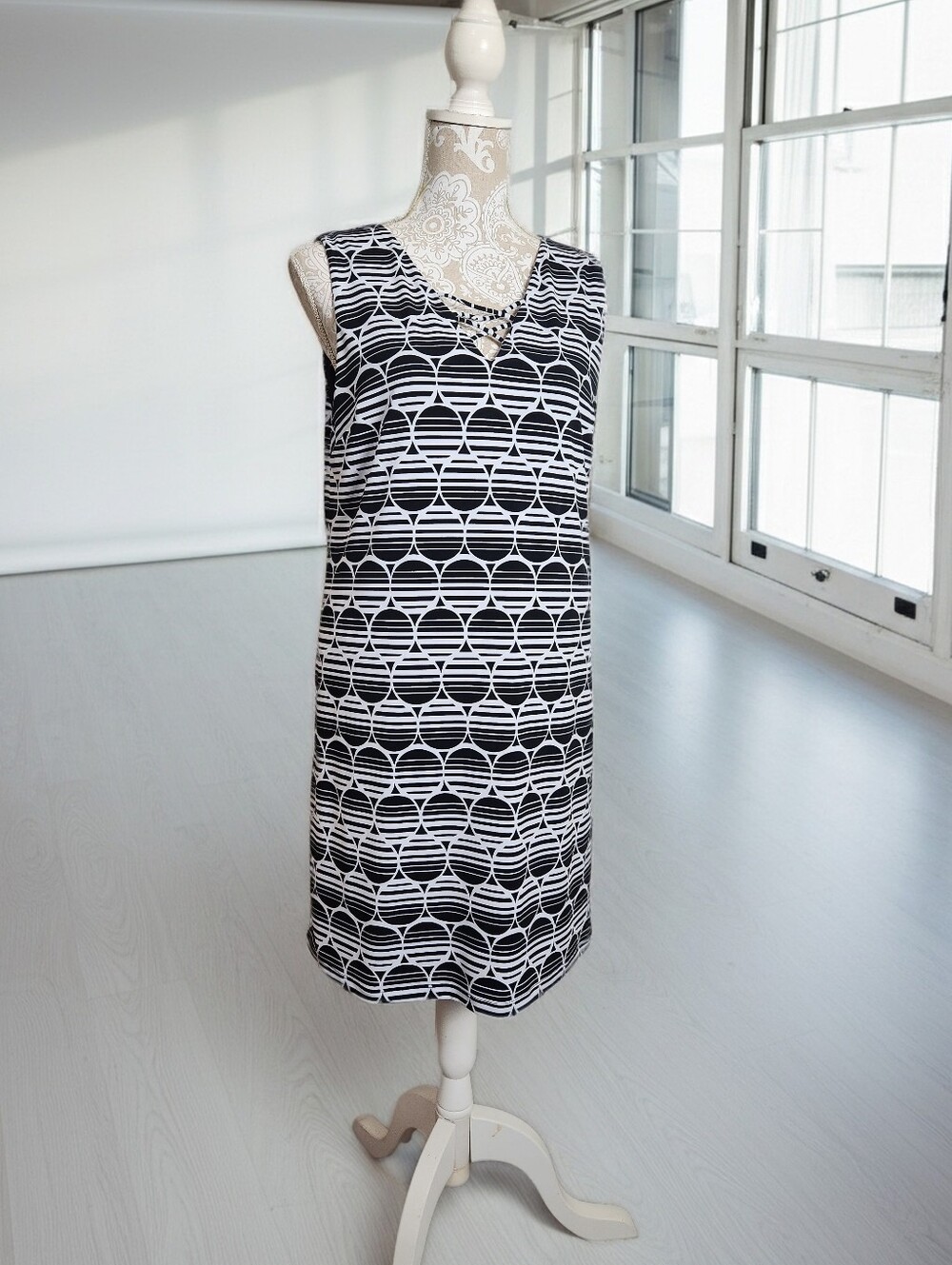 Kaari Blue Black and White Stripe Circle Shift Sleeveless Summer Career Dress M